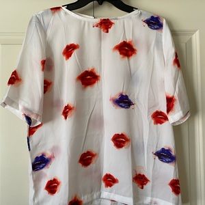 Lip blouse